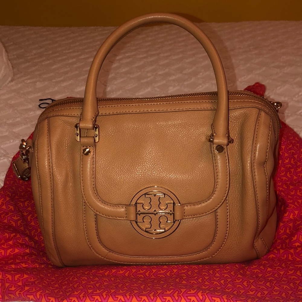 Tory Burch leather shoulder bag! Perfect Condition